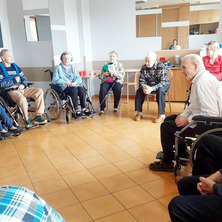 Wspólne czytanie książek. Miła i pełna ciepła atmosfera