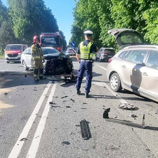 Zderzenie na skrzyżowaniu. Jedna osoba poszkodowana