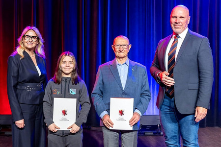 Wręczenie nagród i stypendiów sportowych, fot. Szymon Zdziebło/tarantoga.pl dla UMWKP