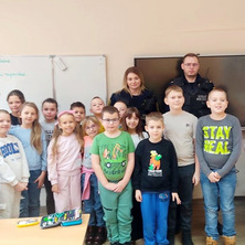 Strażnicy zawitali do szkoły. Pogadanka o bezpieczeństwie