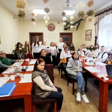 Uczniowie z wizytą u seniorów. Radosna i świąteczna atmosfera