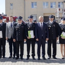 Przekazanie listów gratulacyjnych dla strażaków. Dofinansowanie otrzymały OSP z powiatu nakielskiego